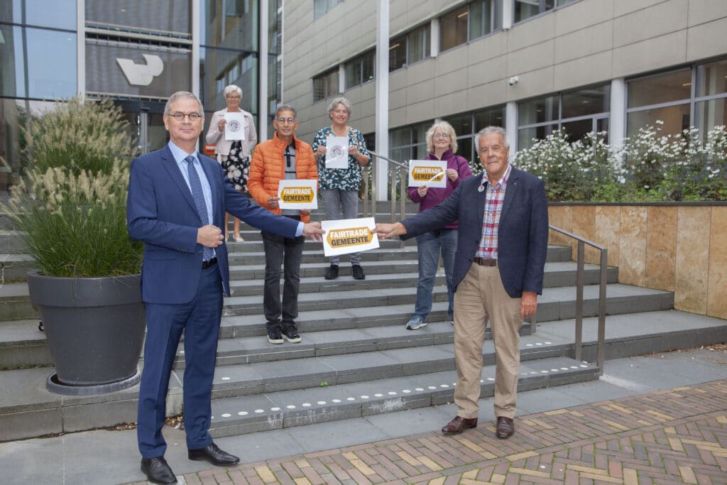 Marco Verloop ontvangt opnieuw titel Fairtrade Gemeente van Wim Bakker